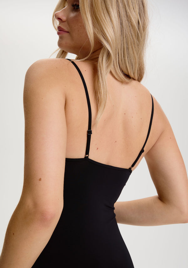 model is wearing an S slip - black the micro lace trim slip