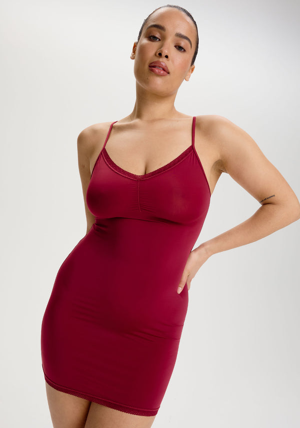 model is wearing an M slip - red the micro lace trim slip