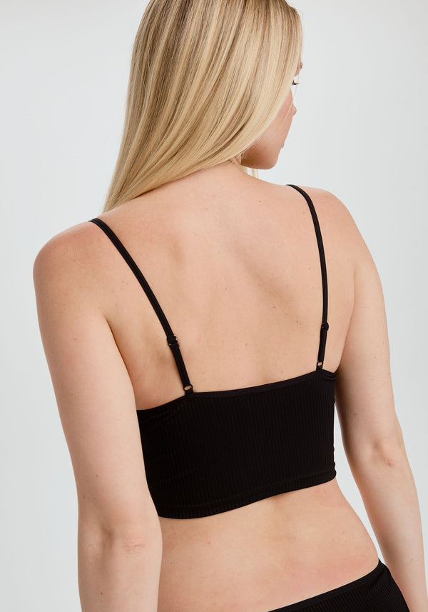 model is wearing an S cami - black the rib crop cami