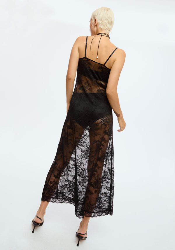 model is wearing an XS maxi dress-black venus maxi dress