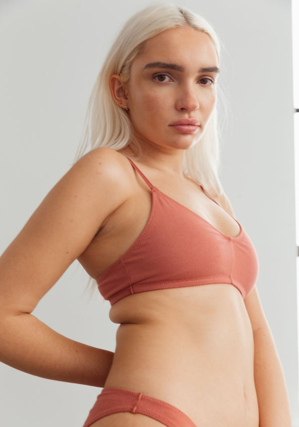 model is wearing an S bralette-red the cotton bralette