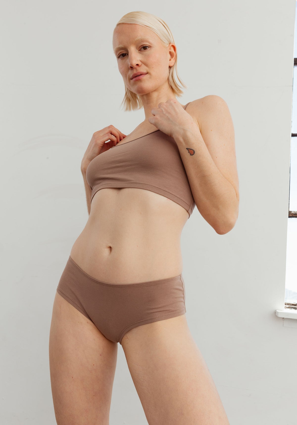 model is wearing an S panty-nude the cotton hipster