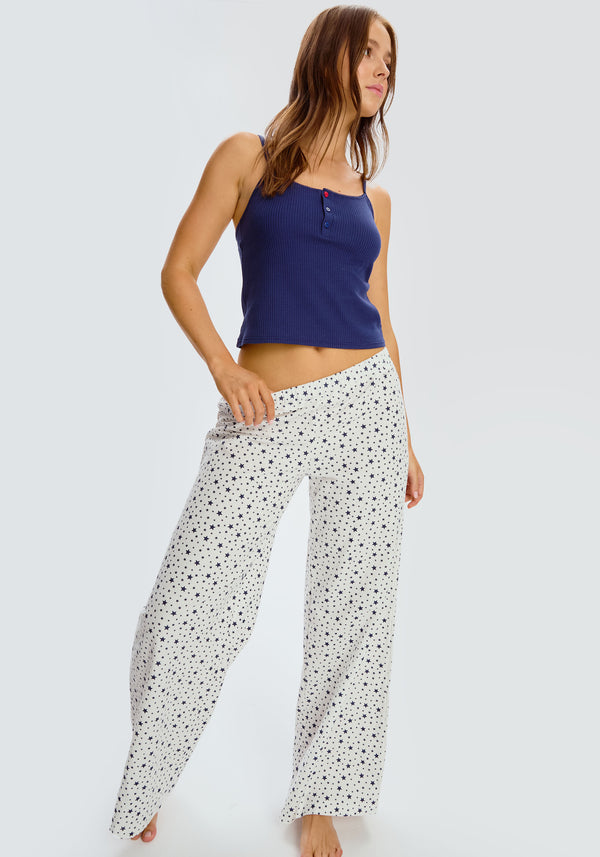 model is wearing an S pant-multi jama pant
