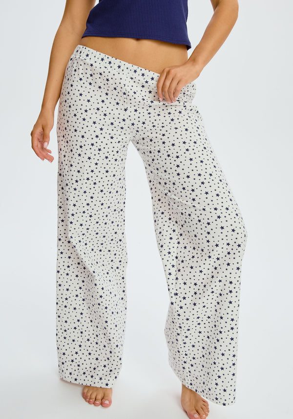 model is wearing an S pant-multi jama pant