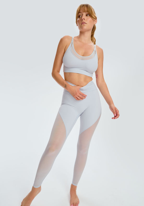 model is wearing an M sports bra-blue,grey pulse sports bra