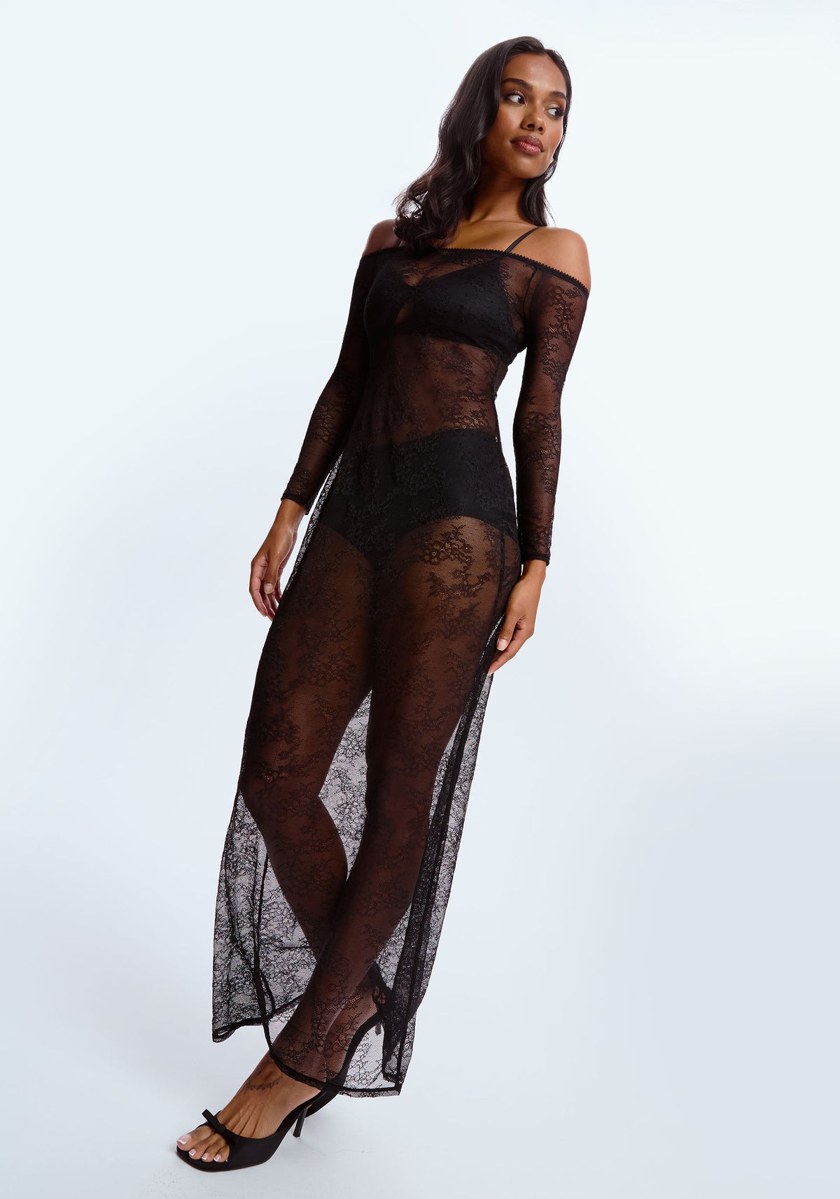 model is wearing an XS maxi dress-black cascade maxi dress