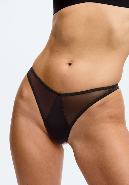 model is wearing an S panty-black caché thong