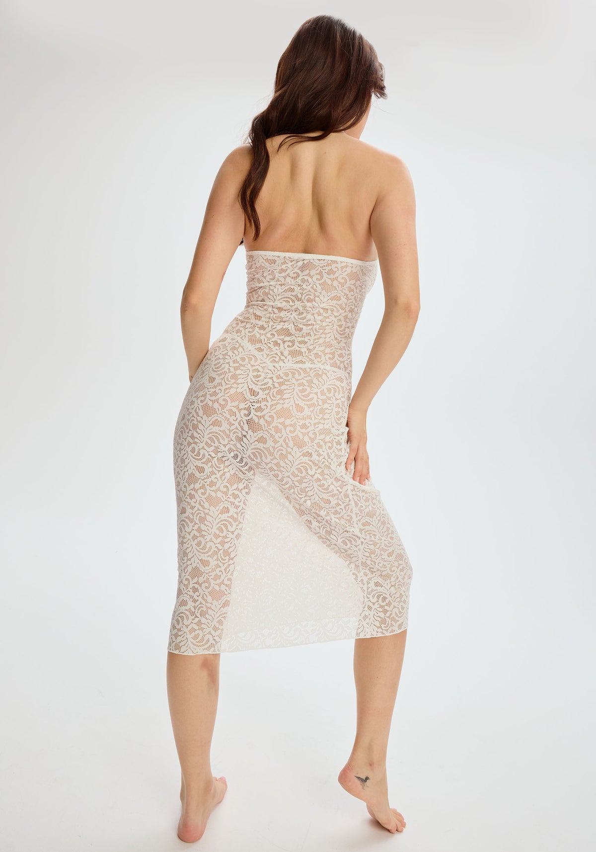 model is wearing an S midi dress - white etherea midi dress