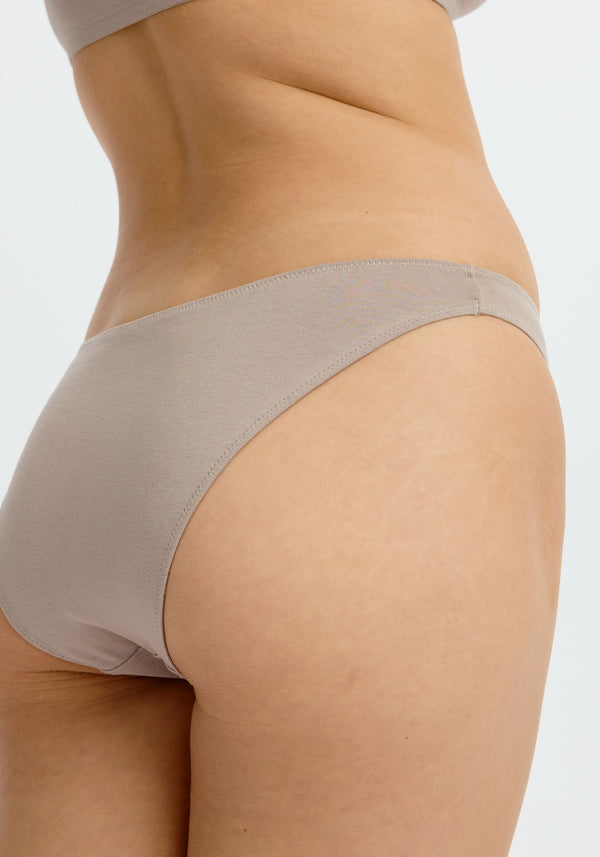 model is wearing an S panty - grey the cotton low rise bikini