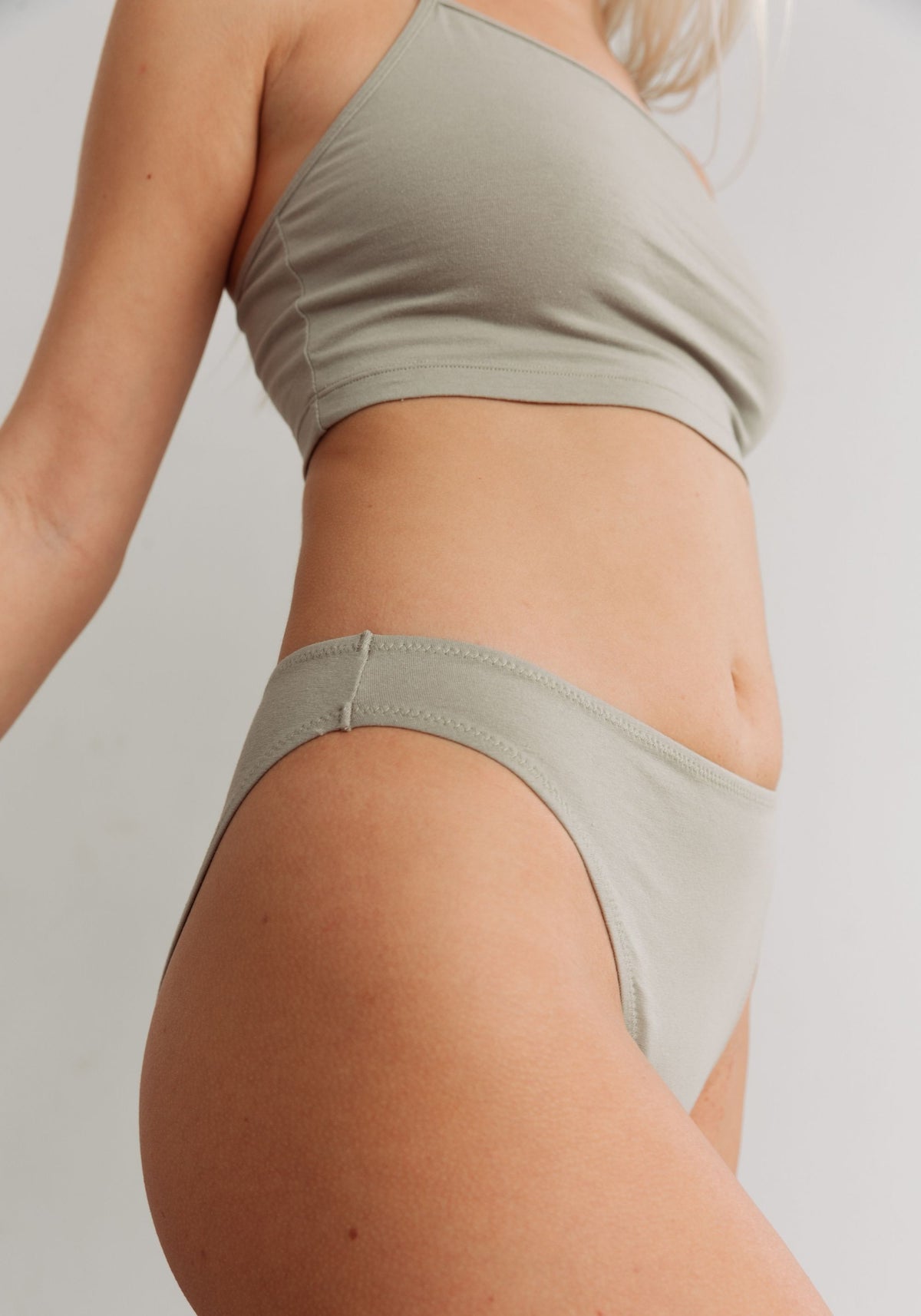 model is wearing an S panty-green the cotton high leg bikini