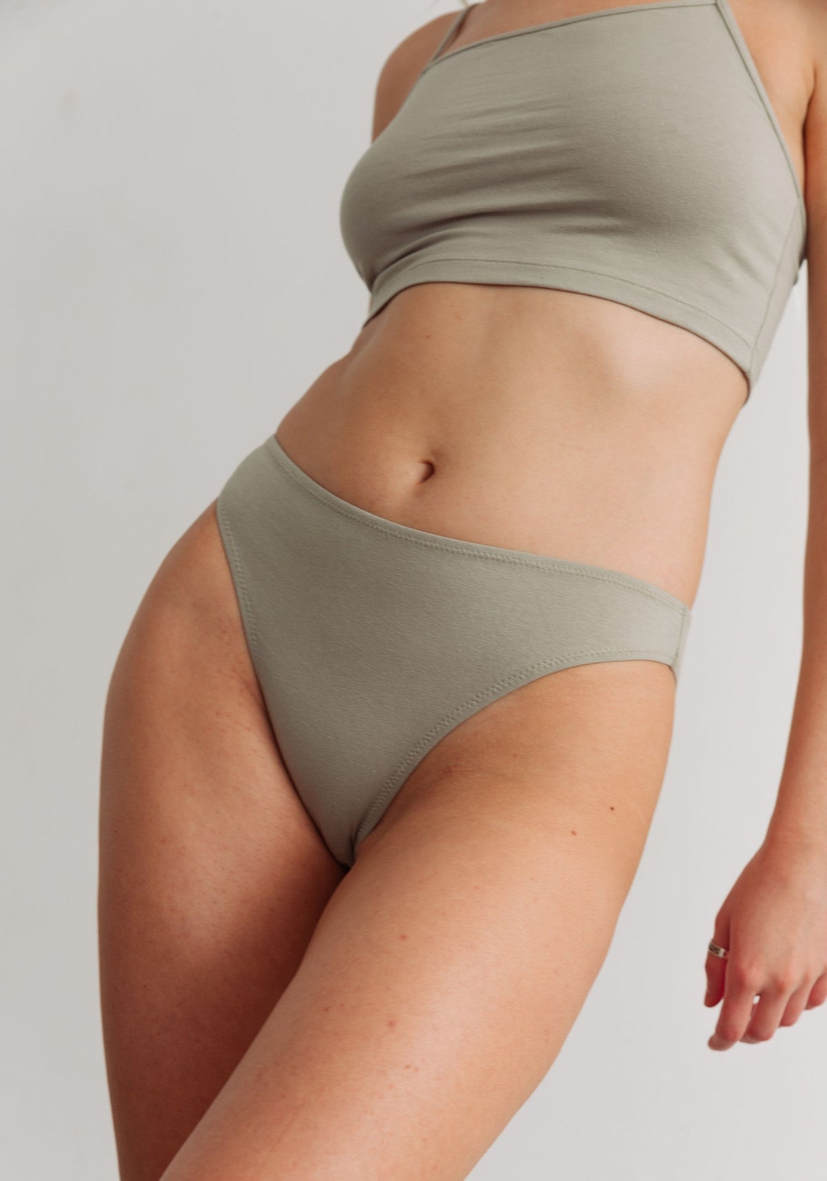 model is wearing an S panty-green the cotton high leg bikini