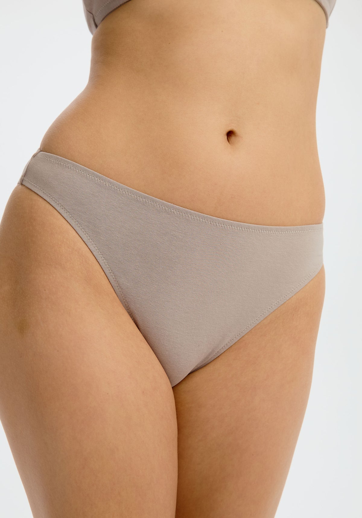 model is wearing an S panty - grey the cotton high leg bikini