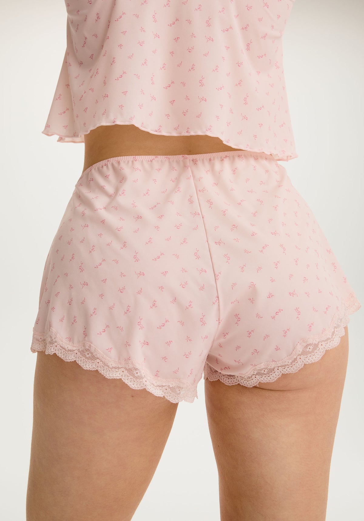 model is wearing an S short - multi,pink lilou short