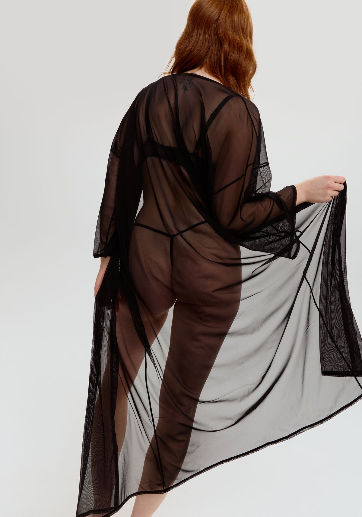 model is wearking a size 1 kimono-black gaia kimono